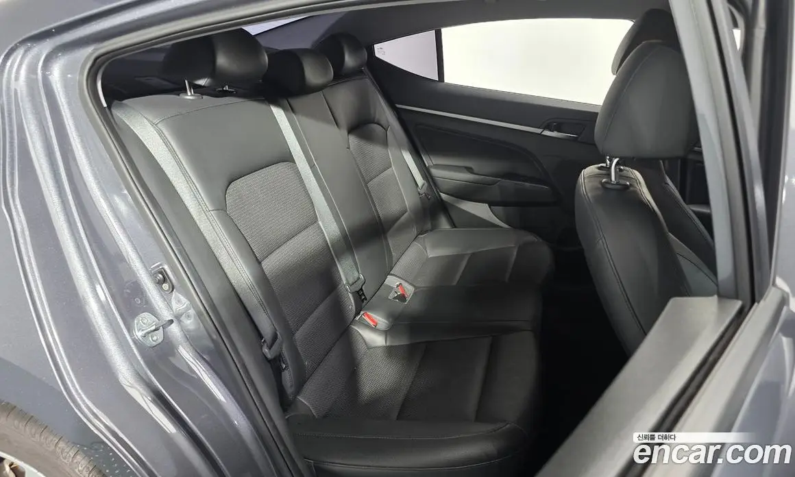 Hyundai Avante 2018 1.6 автомат (гидро), фото 16