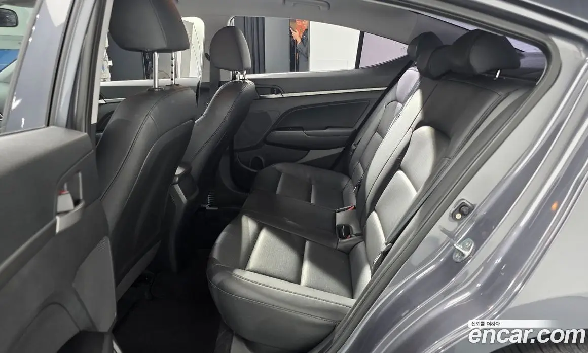 Hyundai Avante 2018 1.6 автомат (гидро), фото 17