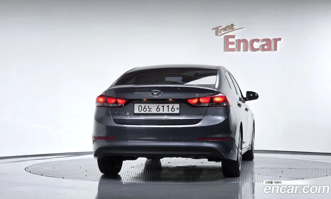 Hyundai Avante 2018 1.6 автомат (гидро), фото 3