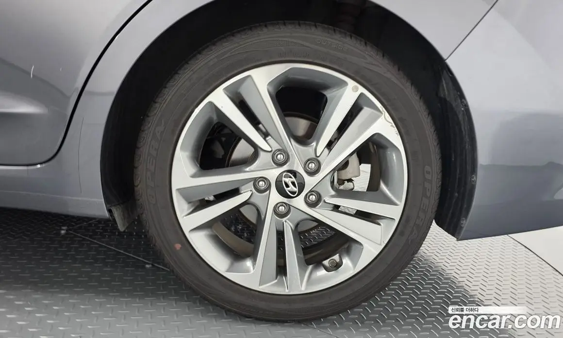 Hyundai Avante 2018 1.6 автомат (гидро), фото 6