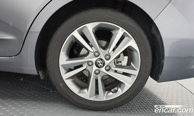 Hyundai Avante 2018 1.6 автомат (гидро), миниатюра 6