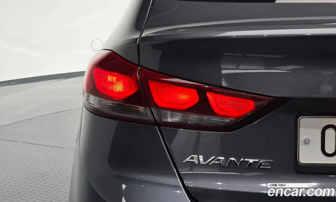Hyundai Avante 2018 1.6 автомат (гидро), фото 8