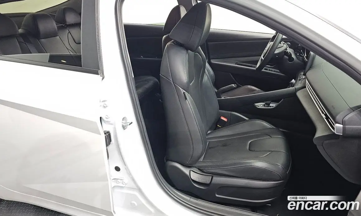 Hyundai Avante 2023 1.6 автомат (гидро), фото 16
