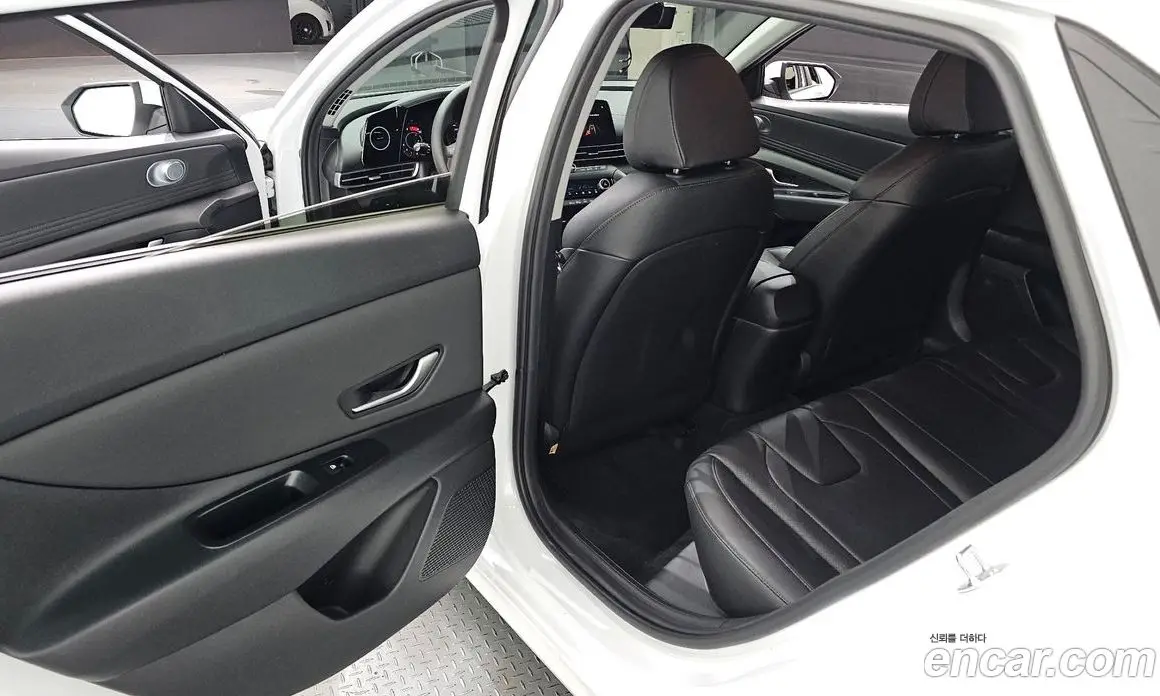 Hyundai Avante 2023 1.6 автомат (гидро), фото 17