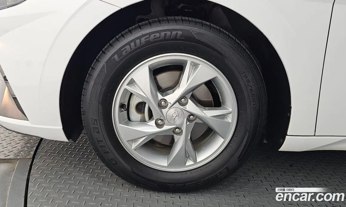 Hyundai Avante 2023 1.6 автомат (гидро), фото 5