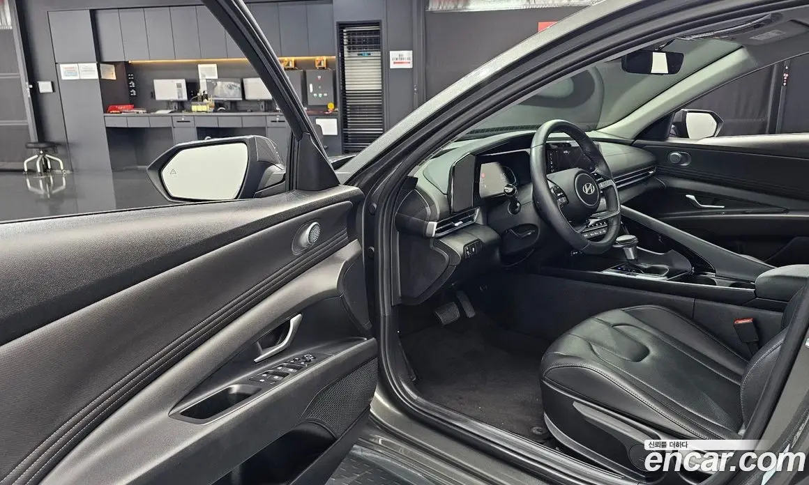 Hyundai Avante 2025 1.6 автомат (гидро), фото 12