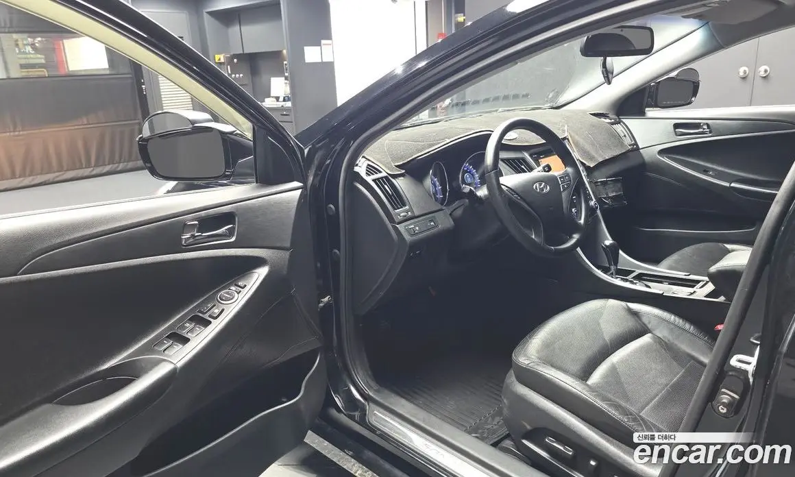 Hyundai Sonata 2010 2.0 автомат (гидро), фото 10 Hyundai Sonata 2010 2.0 автомат (гидро), фото 10