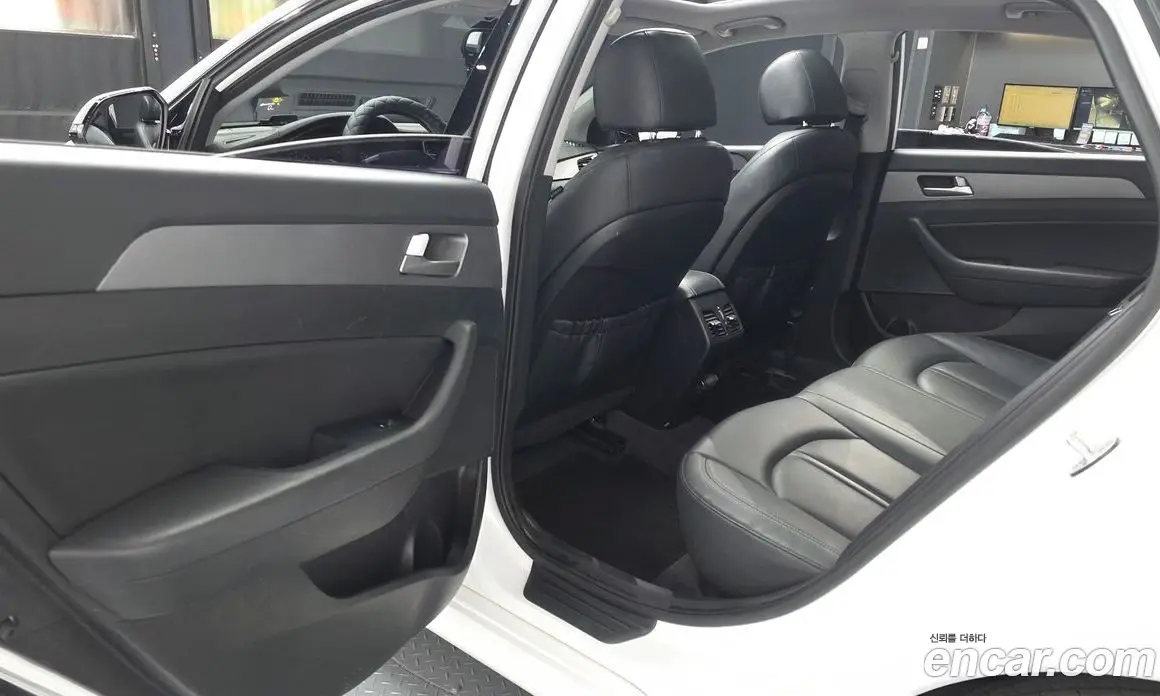 Hyundai Sonata 2018 2.0 автомат (гидро), фото 16 Hyundai Sonata 2018 2.0 автомат (гидро), фото 16