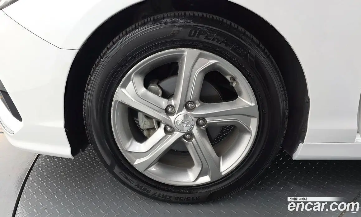 Hyundai Sonata 2018 2.0 автомат (гидро), фото 5 Hyundai Sonata 2018 2.0 автомат (гидро), фото 5