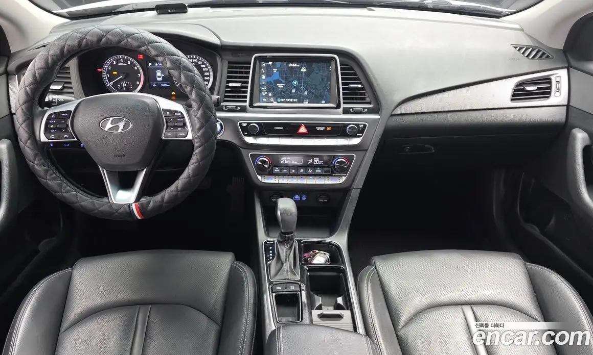 Hyundai Sonata 2018 2.0 автомат (гидро), фото 10 Hyundai Sonata 2018 2.0 автомат (гидро), фото 10