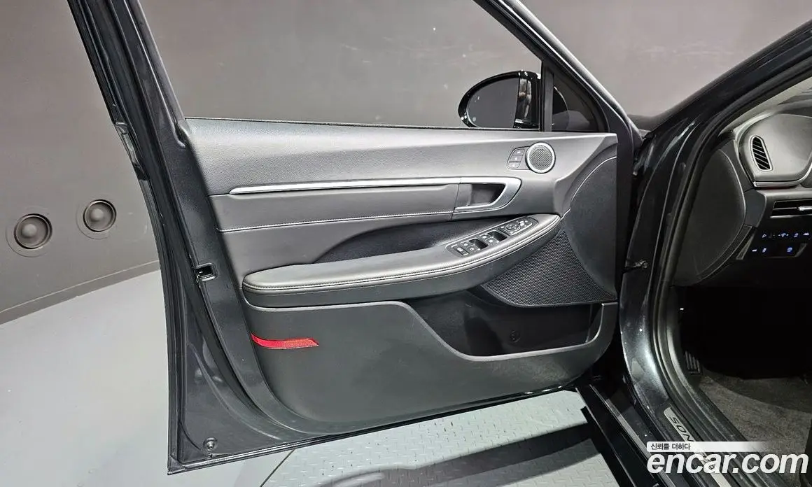 Hyundai Sonata 2023 1.6 автомат (гидро), фото 14