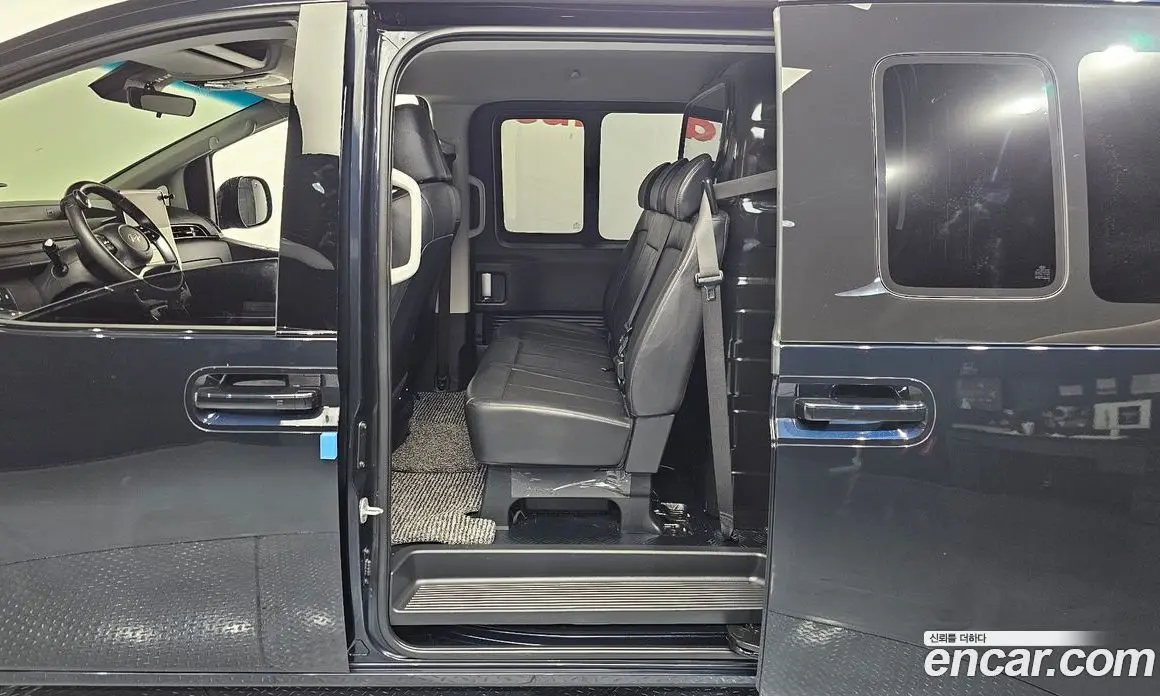 Hyundai Staria 2024 1.6 автомат (гидро), фото 16