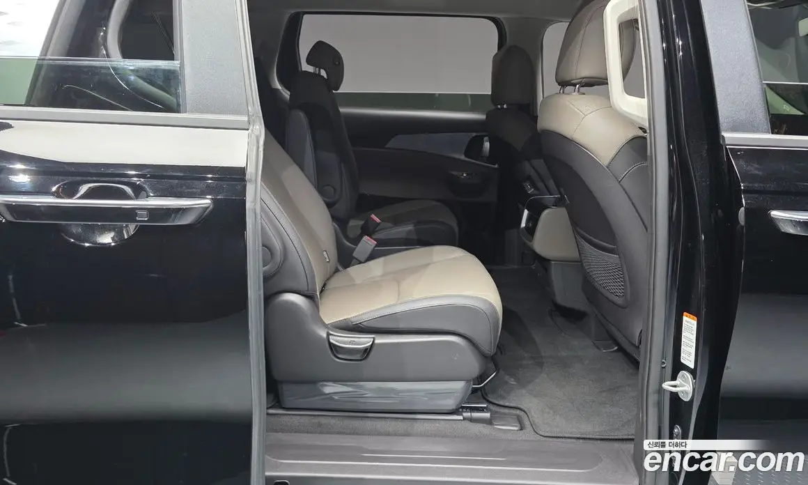 Kia Carnival 2025 1.6 автомат (гидро), фото 17