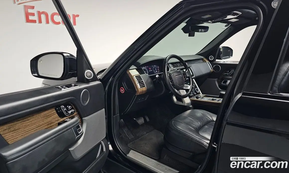 Land Rover Range Rover 2019 4.4 автомат (гидро), фото 12