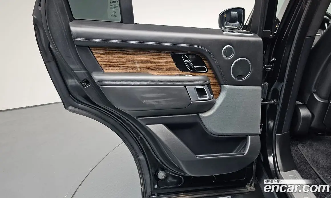 Land Rover Range Rover 2019 4.4 автомат (гидро), фото 14