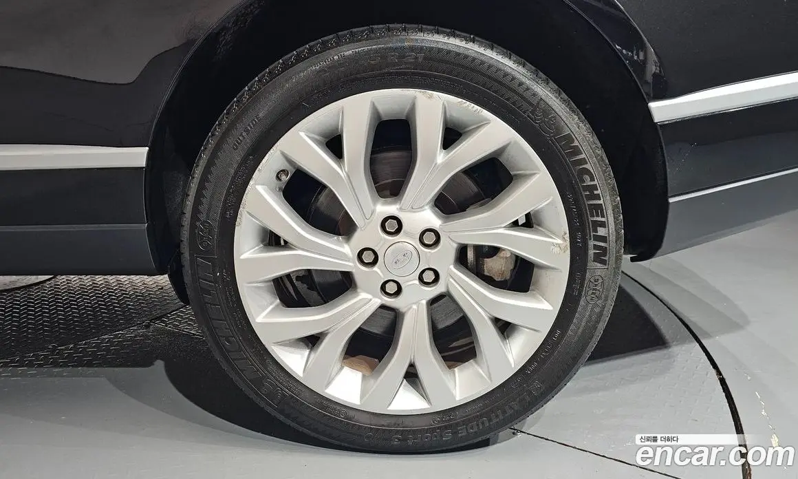 Land Rover Range Rover 2019 4.4 автомат (гидро), фото 6