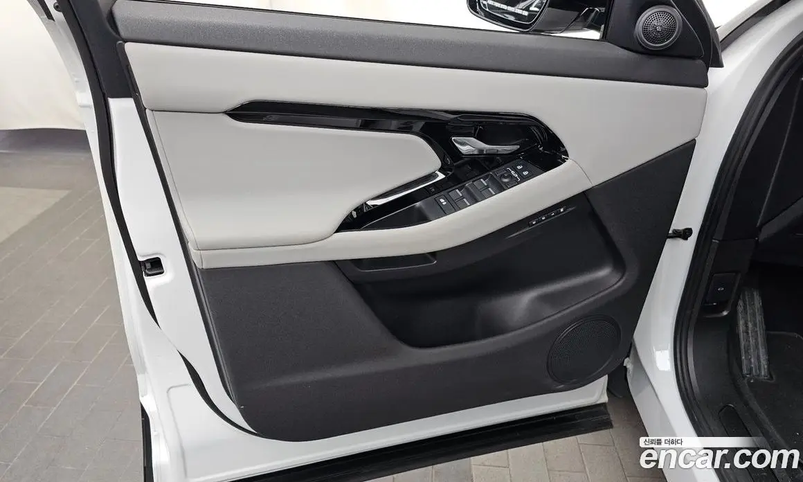 Land Rover Range Rover Evoque 2024 2.0 автомат (гидро), фото 14