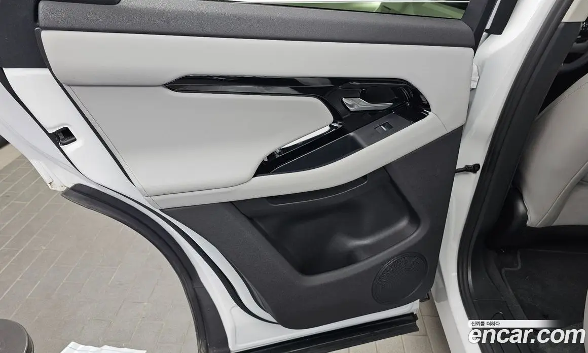Land Rover Range Rover Evoque 2024 2.0 автомат (гидро), фото 15