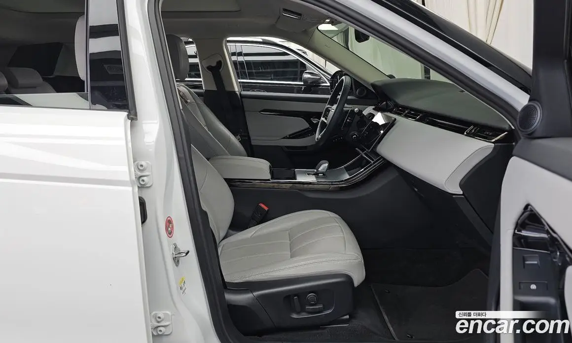 Land Rover Range Rover Evoque 2024 2.0 автомат (гидро), фото 17