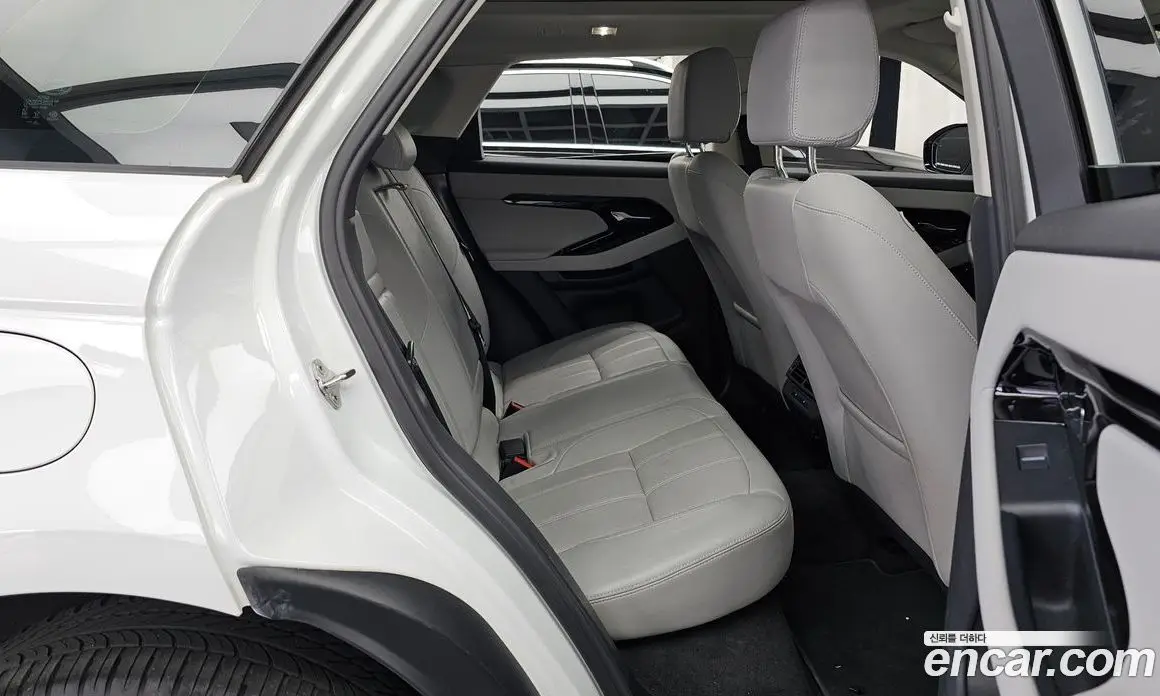 Land Rover Range Rover Evoque 2024 2.0 автомат (гидро), фото 18