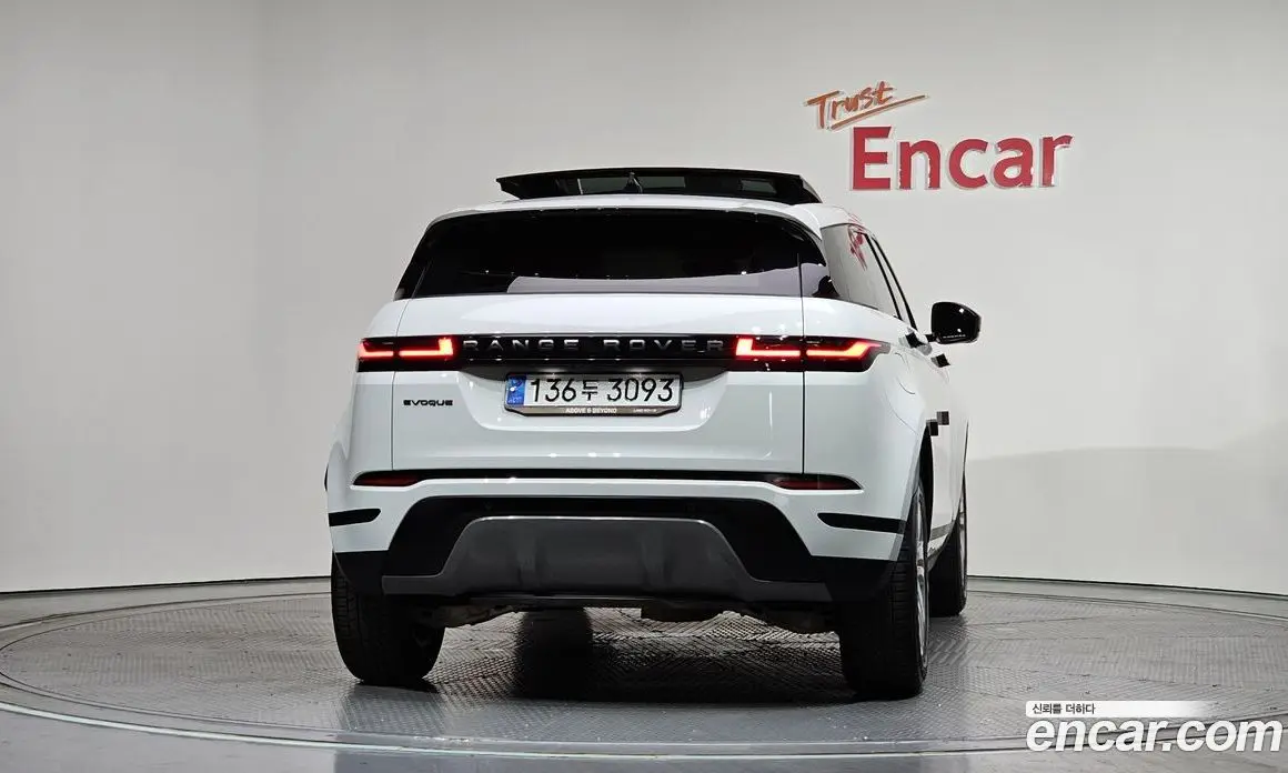 Land Rover Range Rover Evoque 2024 2.0 автомат (гидро), фото 4