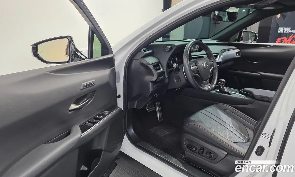 Lexus UX 2020 2.0 автомат (гидро), фото 13