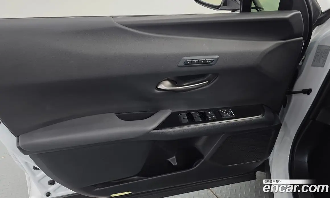 Lexus UX 2020 2.0 автомат (гидро), фото 14