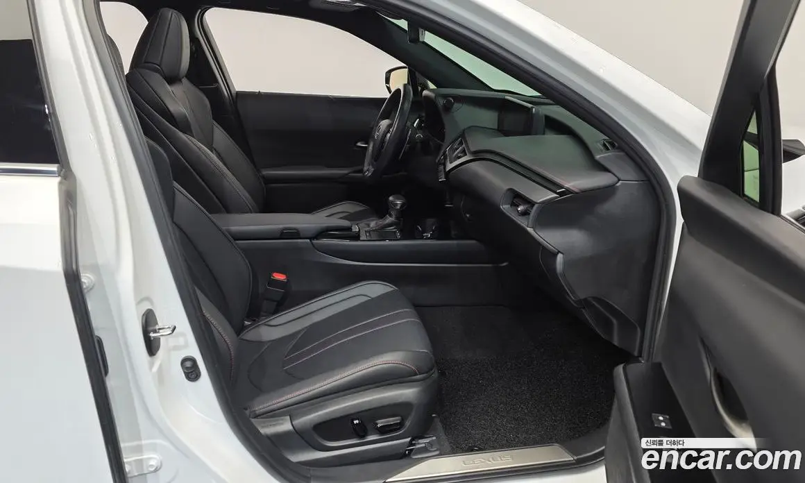 Lexus UX 2020 2.0 автомат (гидро), фото 17