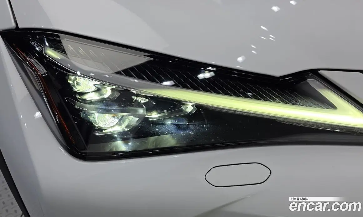 Lexus UX 2020 2.0 автомат (гидро), фото 8