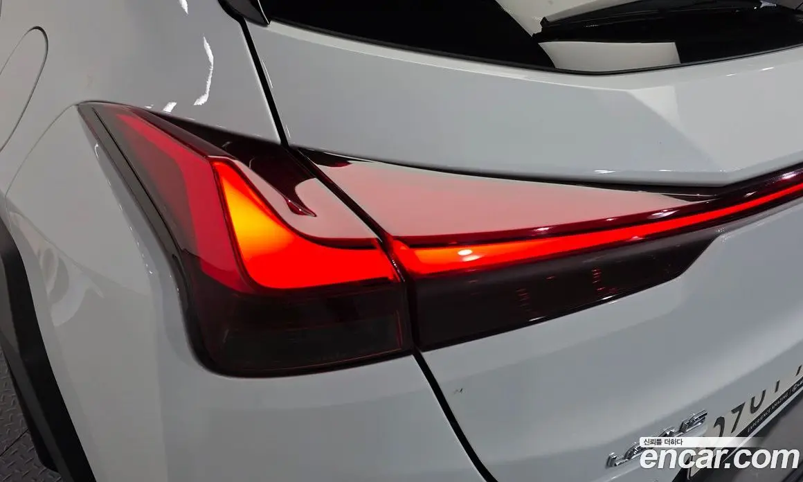 Lexus UX 2020 2.0 автомат (гидро), фото 9