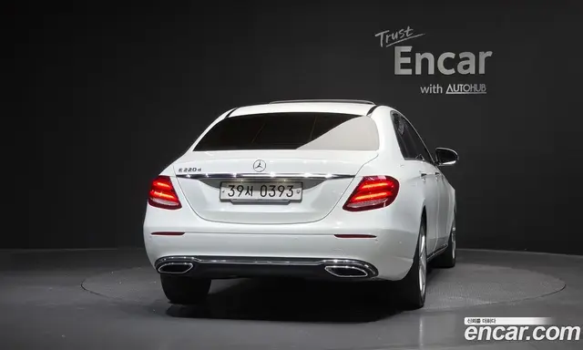 Mercedes-Benz E-Class 2016 1.9 автомат (гидро), миниатюра 4 Mercedes-Benz E-Class 2016 1.9 автомат (гидро), миниатюра 4