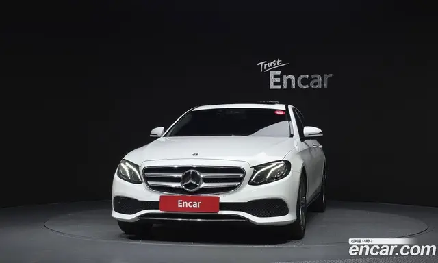 Mercedes-Benz E-Class 2019 2.0 автомат (гидро), миниатюра 3