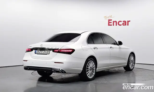 Mercedes-Benz E-Class, 2021, 66 422 км
