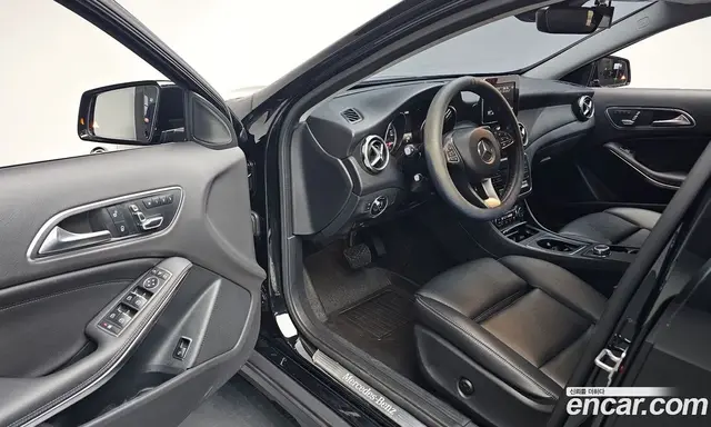 Mercedes-Benz GLA-Class 2018 2.0 автомат (гидро), миниатюра 12