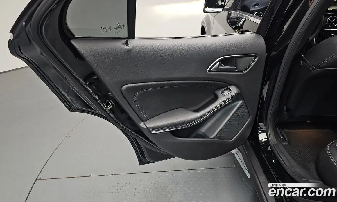 Mercedes-Benz GLA-Class 2018 2.0 автомат (гидро), фото 14 Mercedes-Benz GLA-Class 2018 2.0 автомат (гидро), фото 14