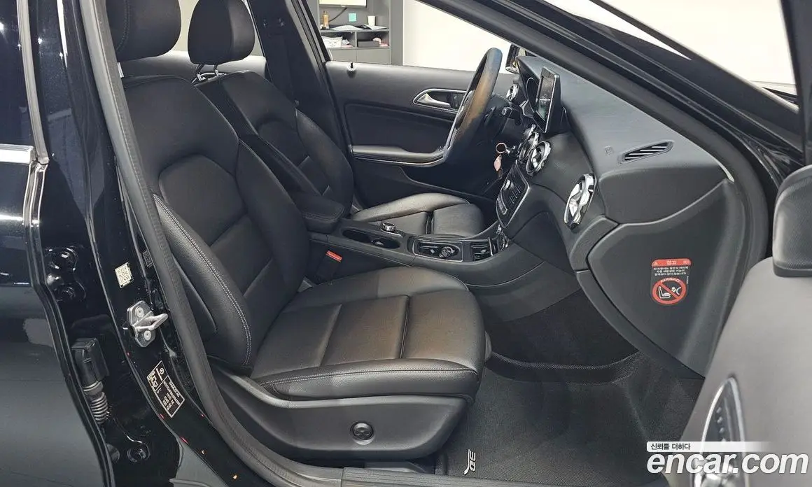 Mercedes-Benz GLA-Class 2018 2.0 автомат (гидро), фото 15 Mercedes-Benz GLA-Class 2018 2.0 автомат (гидро), фото 15