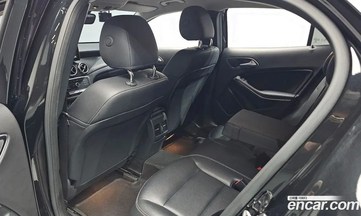 Mercedes-Benz GLA-Class 2018 2.0 автомат (гидро), фото 16 Mercedes-Benz GLA-Class 2018 2.0 автомат (гидро), фото 16