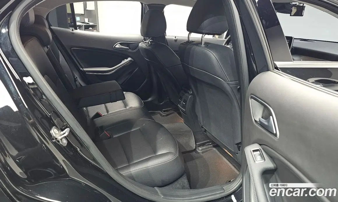 Mercedes-Benz GLA-Class 2018 2.0 автомат (гидро), фото 17 Mercedes-Benz GLA-Class 2018 2.0 автомат (гидро), фото 17