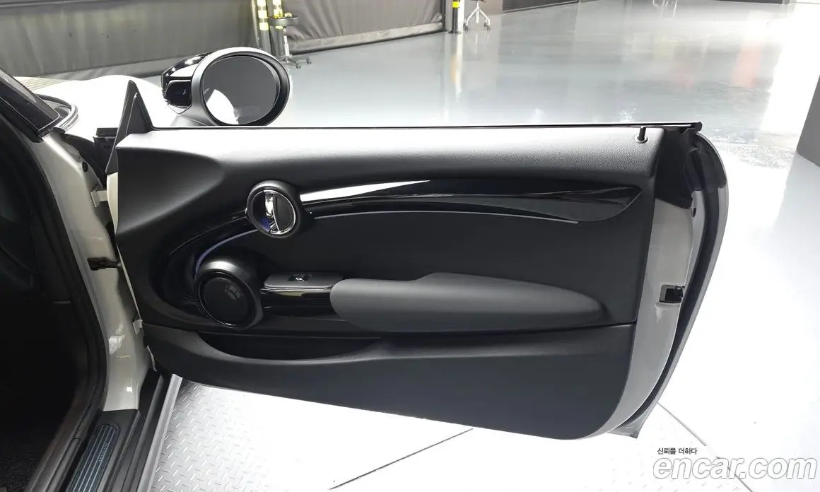 Mini Cooper Convertible 2023 2.0 автомат (гидро), фото 14