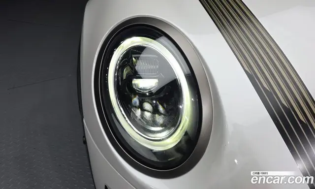 Mini Cooper Convertible 2023 2.0 автомат (гидро), миниатюра 8