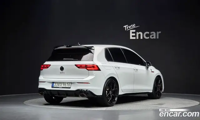 Volkswagen Golf 2023 2.0 автомат (гидро), миниатюра 2
