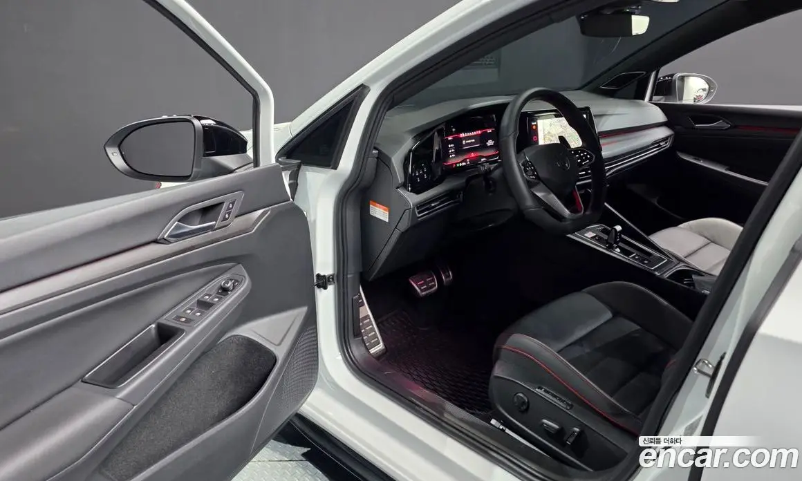 Volkswagen Golf 2023 2.0 автомат (гидро), фото 13