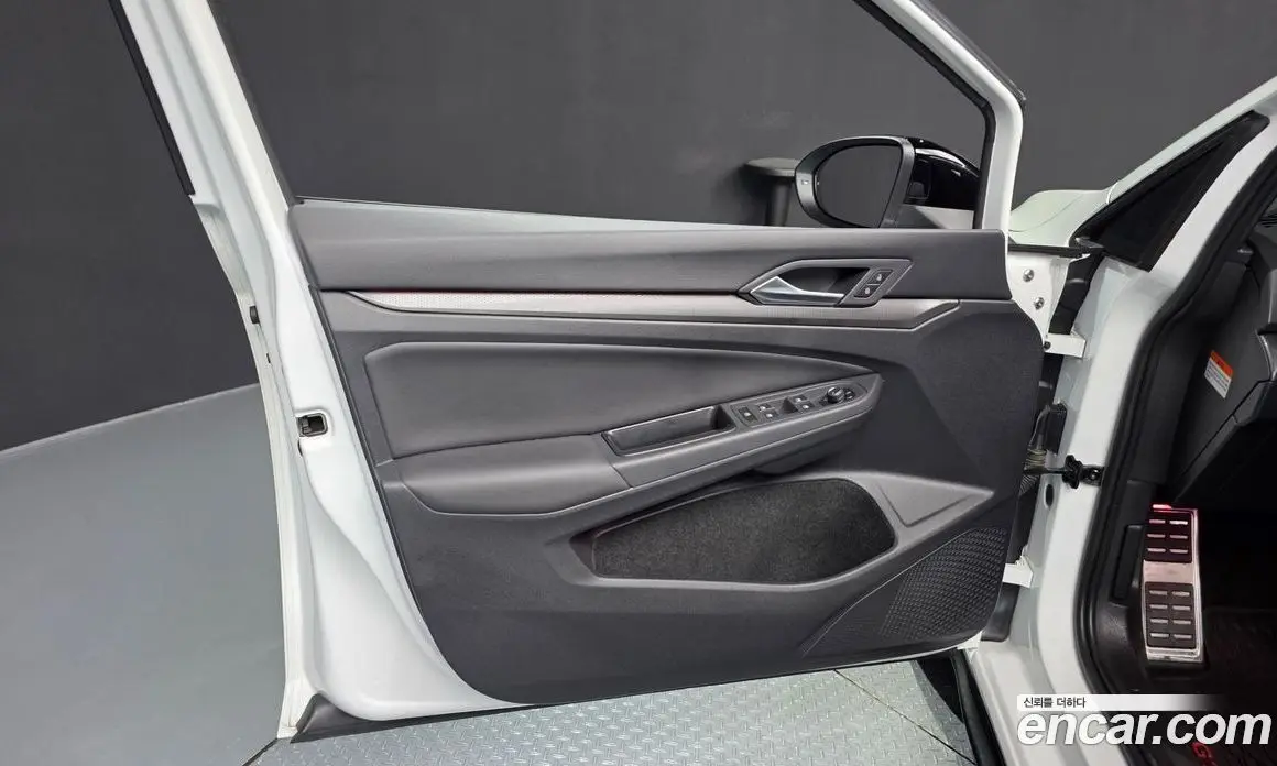 Volkswagen Golf 2023 2.0 автомат (гидро), фото 14