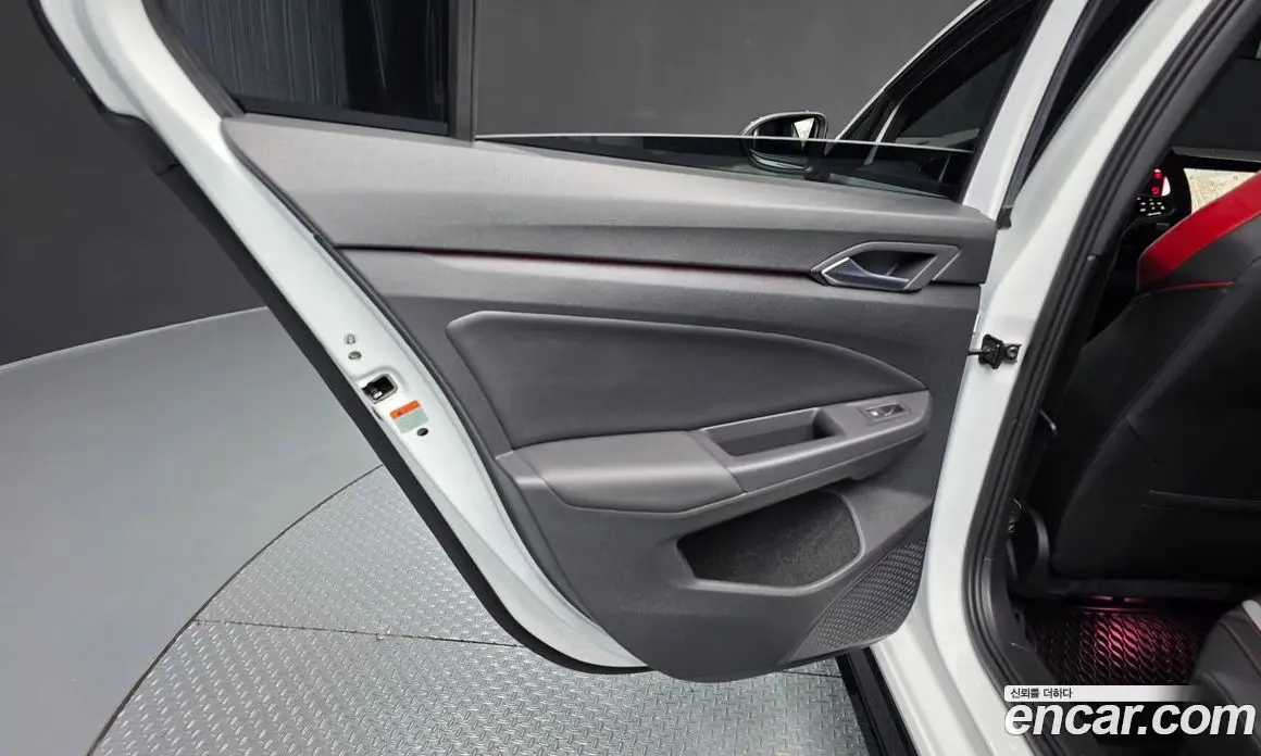 Volkswagen Golf 2023 2.0 автомат (гидро), фото 15