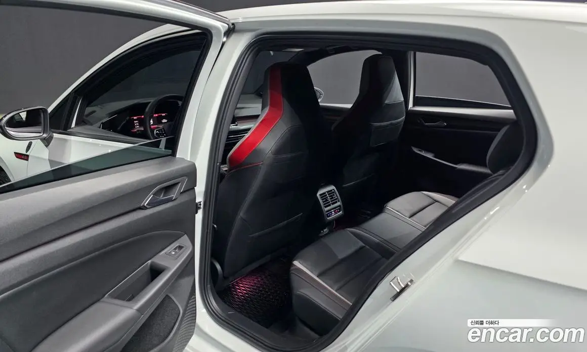 Volkswagen Golf 2023 2.0 автомат (гидро), фото 16