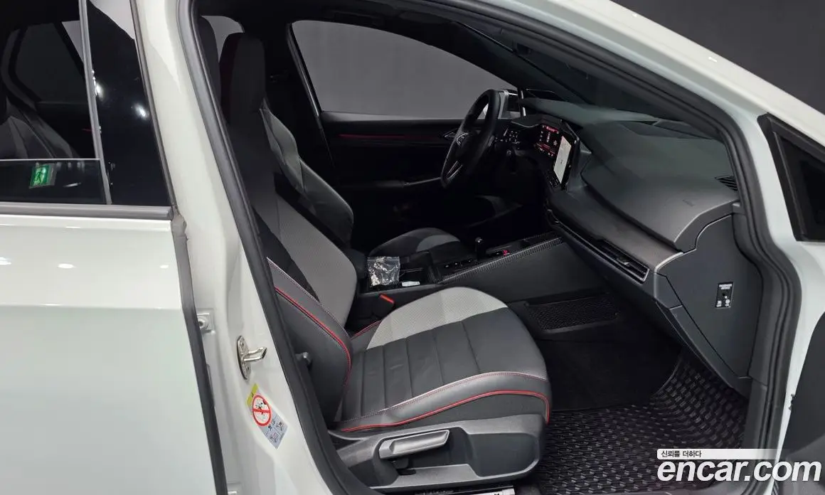 Volkswagen Golf 2023 2.0 автомат (гидро), фото 17