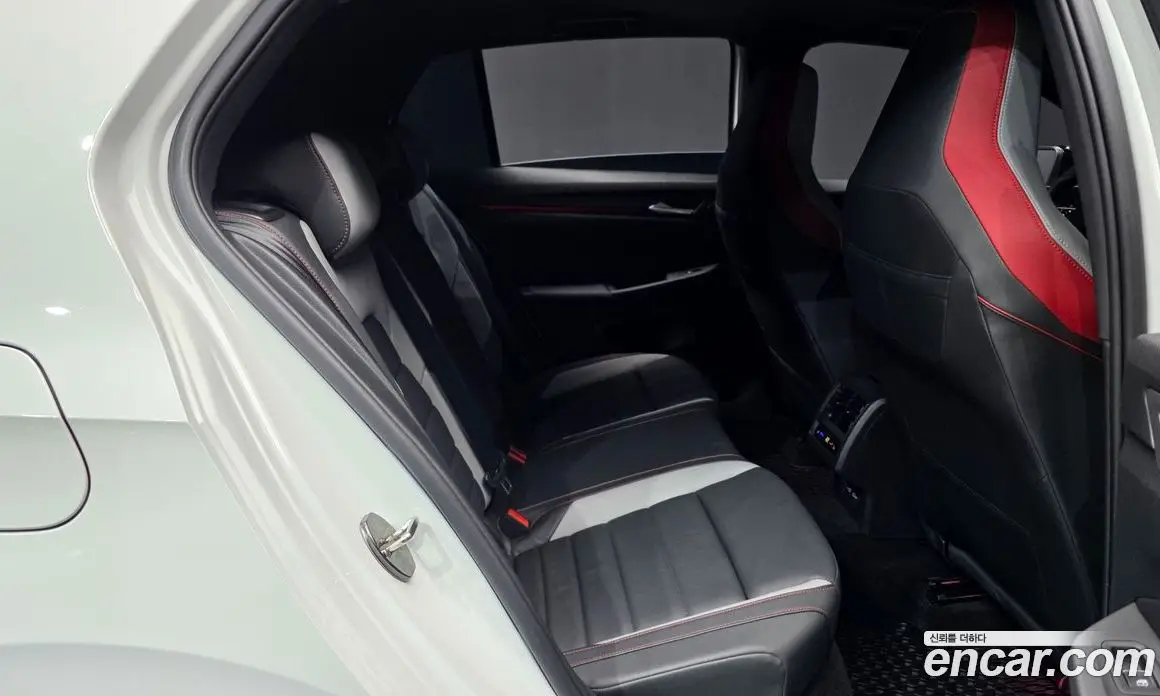 Volkswagen Golf 2023 2.0 автомат (гидро), фото 18