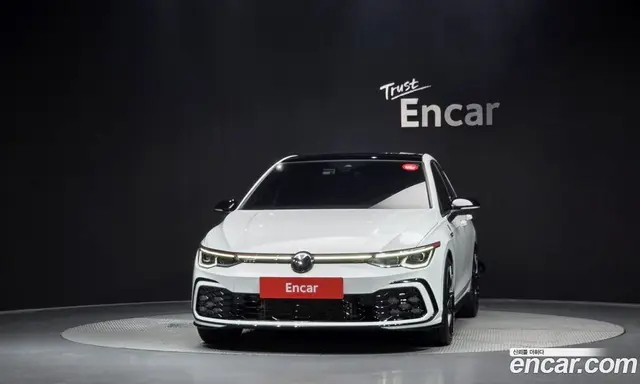 Volkswagen Golf 2023 2.0 автомат (гидро), миниатюра 3
