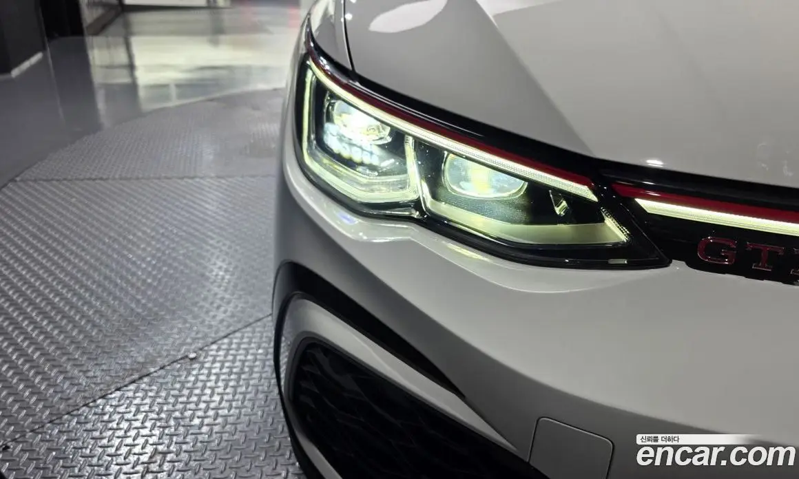 Volkswagen Golf 2023 2.0 автомат (гидро), фото 8