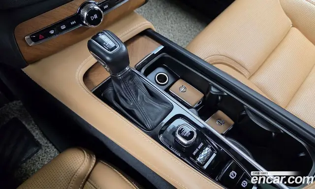Volvo XC90 2018 2.0 автомат (гидро), миниатюра 12